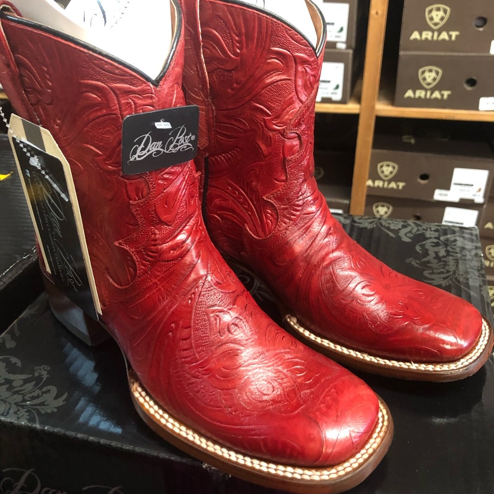 Ladies Dan Post red short embossed leather nwt